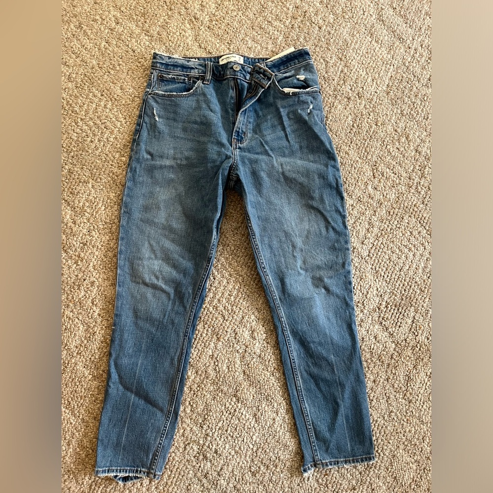 Women’s Abercrombie curve love jeans. NWT, never worn. Medium wash. Size 8/29.